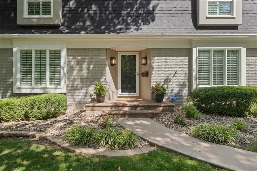 2700 W 104th Ter, Leawood, KS 66206