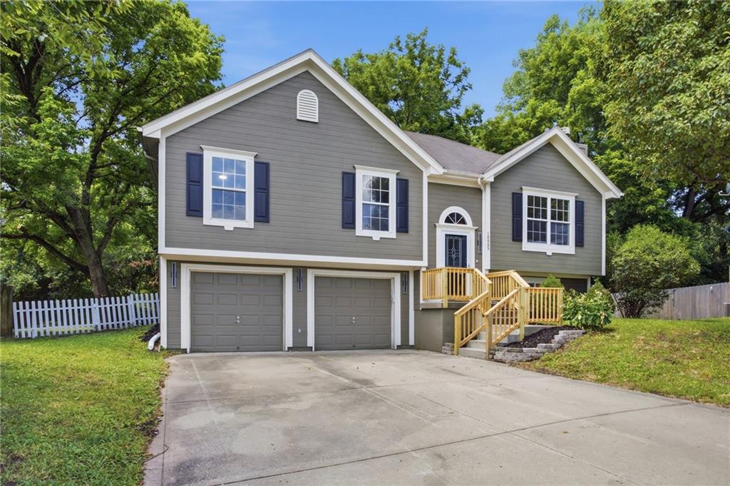 18805 E 12th Street Ct S, Independence, MO 64057