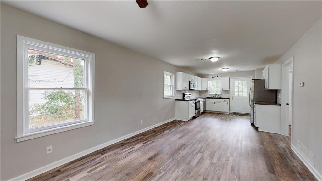 907 E Walnut St, Rich Hill, MO 64779