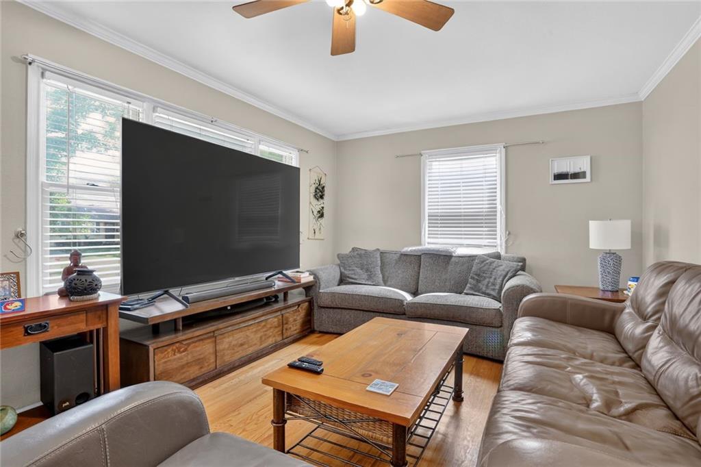 5317 W 50th Ter, Roeland Park, KS 66205