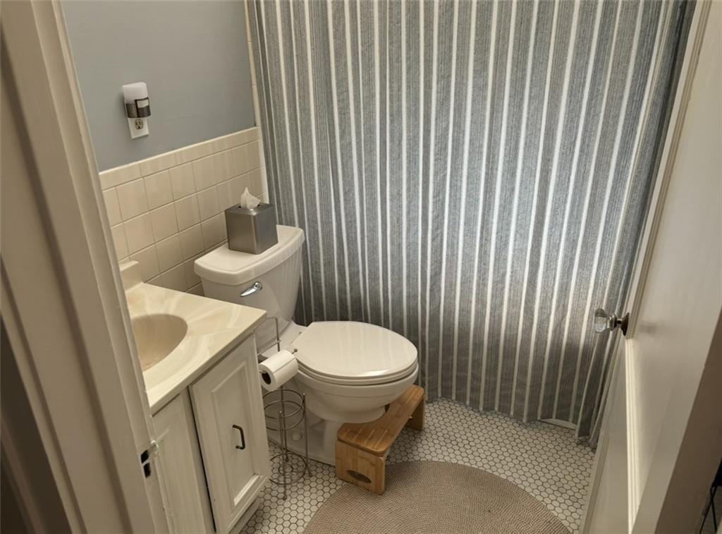 201 W 51st Ter, Kansas City, MO 64112