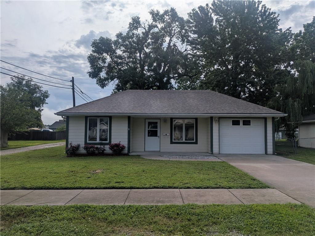 306 S 4th St, Odessa, MO 64076