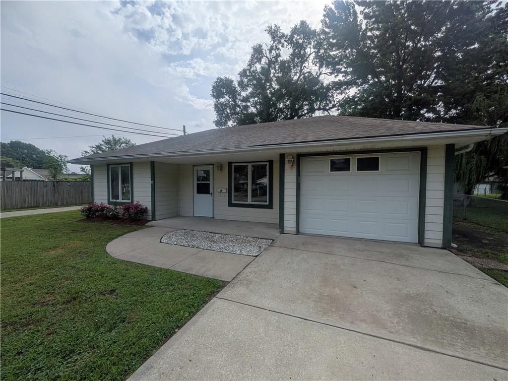 306 S 4th St, Odessa, MO 64076