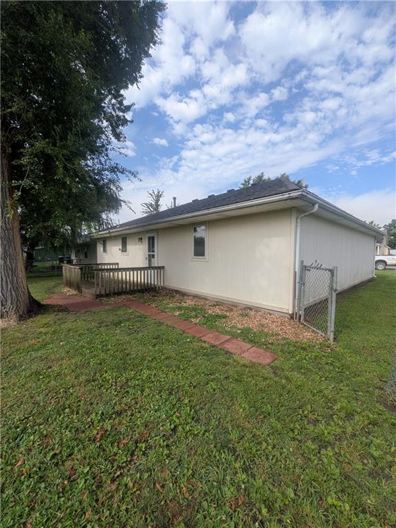 306 S 4th St, Odessa, MO 64076