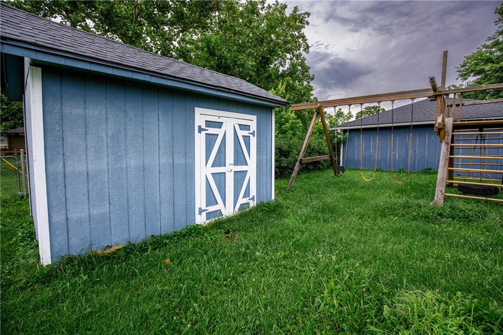 818 Sycamore St, Lacygne, KS 66040