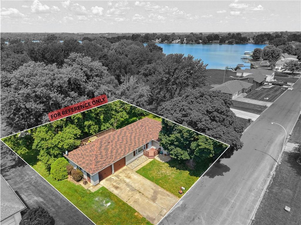 1105 Lake Manor Dr, Trenton, MO 64683