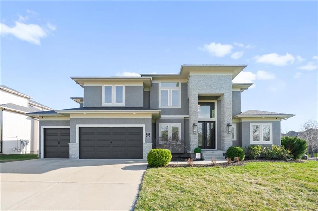 1744 NE Woodland Shores Ln, Lee's Summit, MO 64086