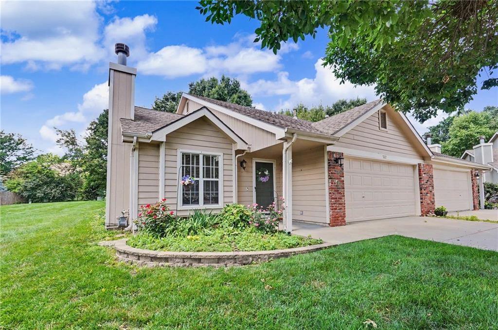 5221 Congressional Pl, Lawrence, KS 66049