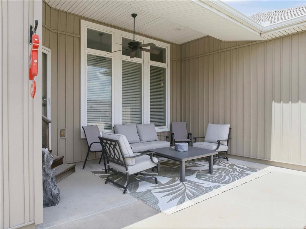 311 Crestview Ct, Raymore, MO 64083