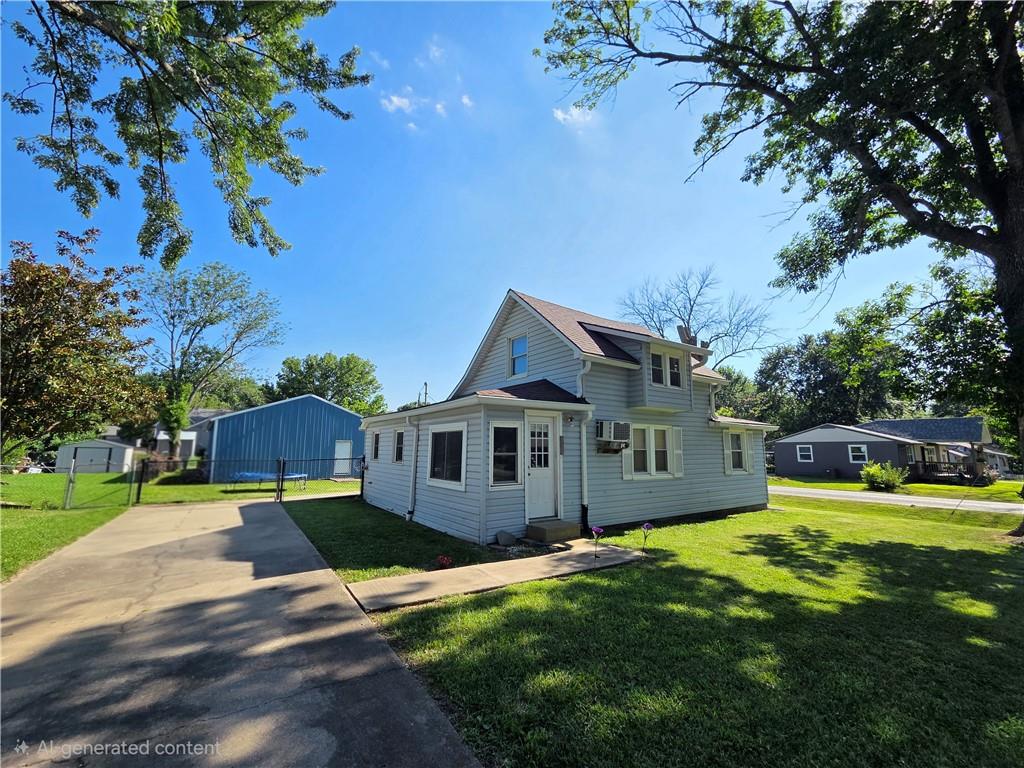 131 W 5th St, Adrian, MO 64720