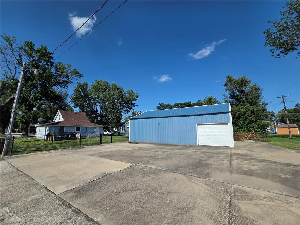 131 W 5th St, Adrian, MO 64720