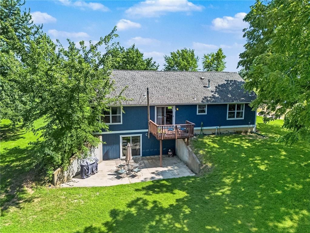 9241 Hamm Dr, Oskaloosa, KS 66066