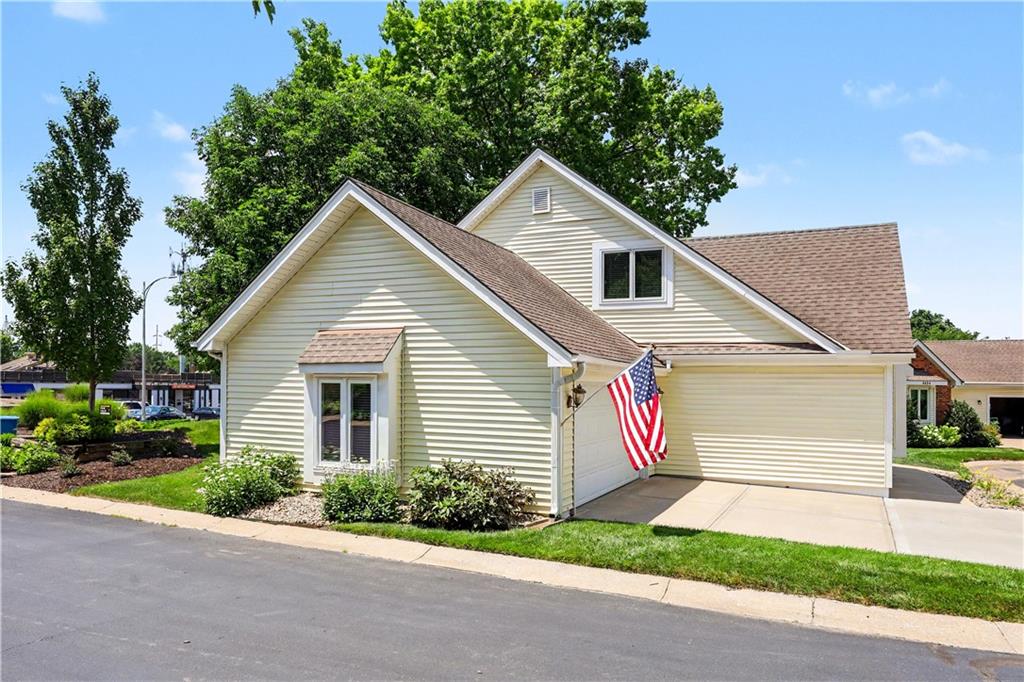 4530 W 90th St, Prairie Village, KS 66207