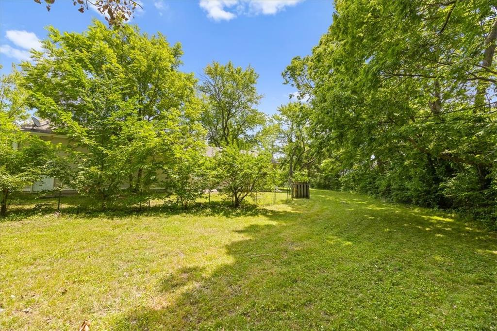 1618 S Mccoy St, Independence, MO 64055