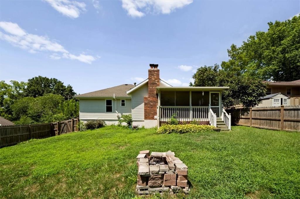 2924 SW Walnut St, Blue Springs, MO 64015