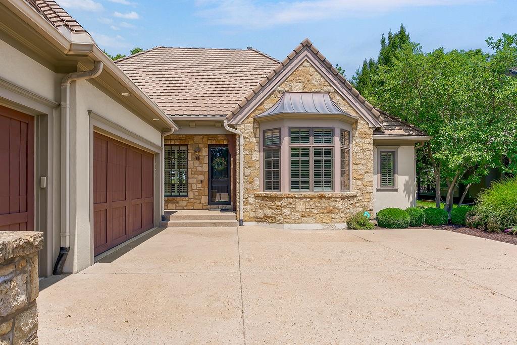 2846 W 137th Ter, Leawood, KS 66224
