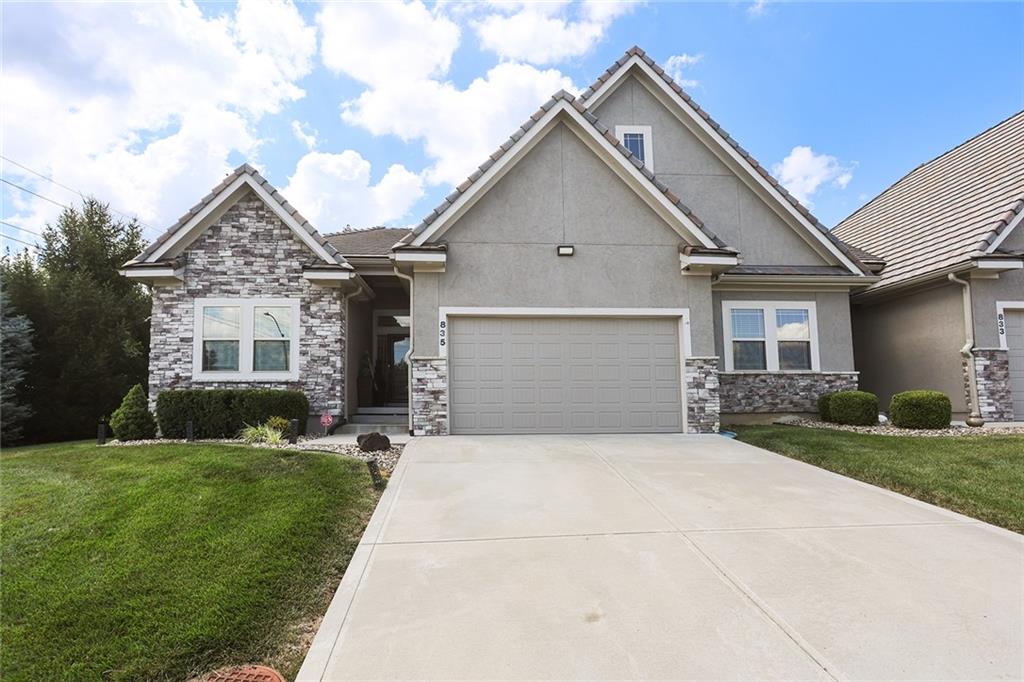 835 NE Lone Hill Dr, Lee's Summit, MO 64064