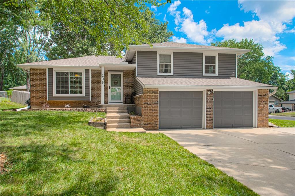 209 SW Palo Dr, Blue Springs, MO 64014