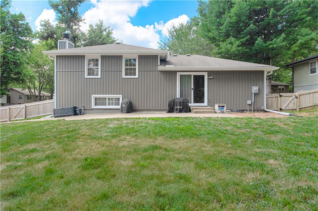 209 SW Palo Dr, Blue Springs, MO 64014