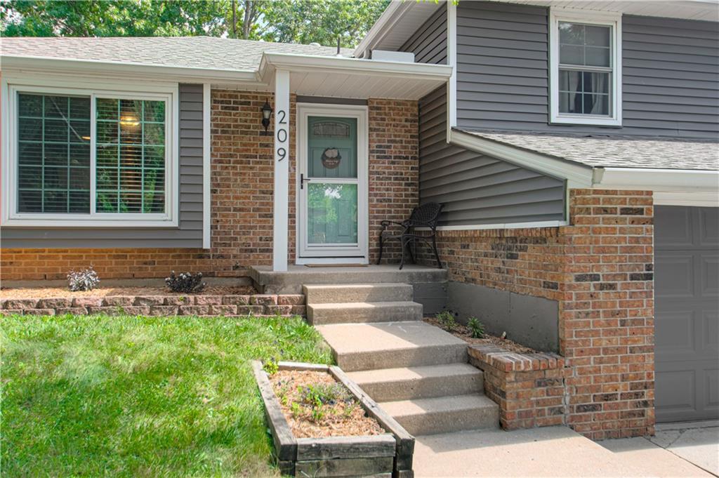 209 SW Palo Dr, Blue Springs, MO 64014