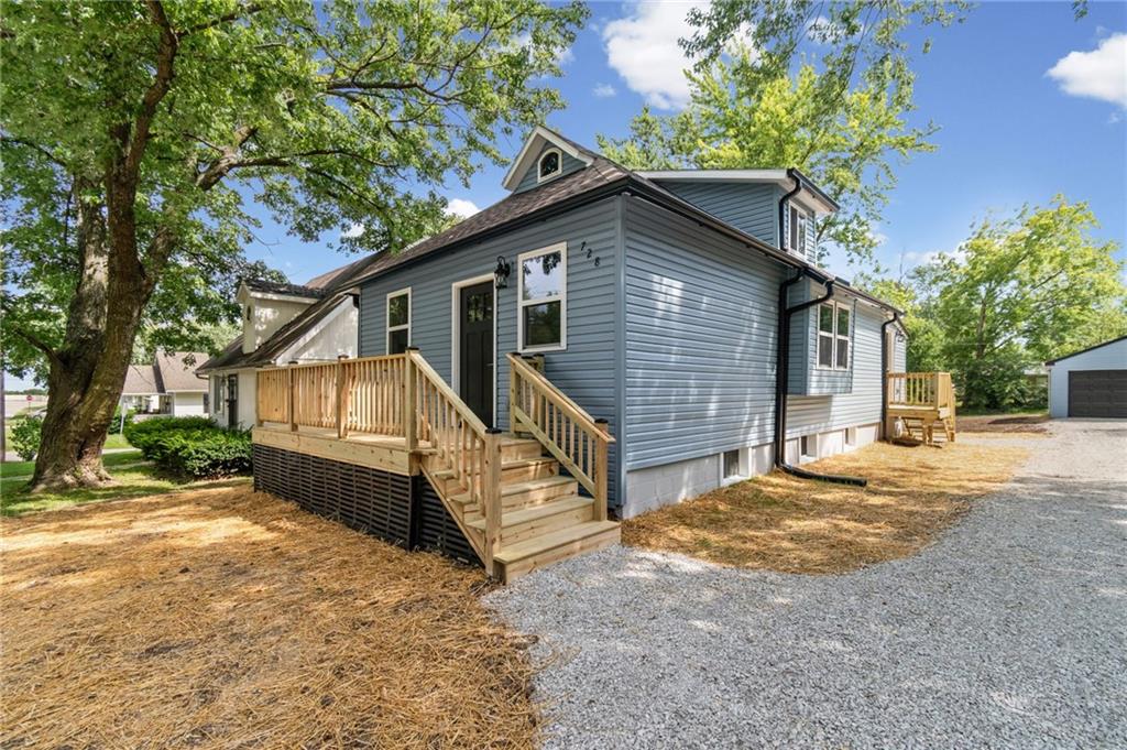 728 E 3rd St, Cameron, MO 64429