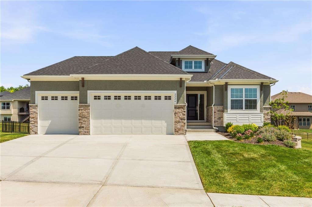 2226 SW Heartland Ct, Lee's Summit, MO 64082