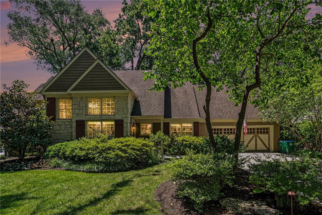 8104 Lee Blvd, Leawood, KS 66206