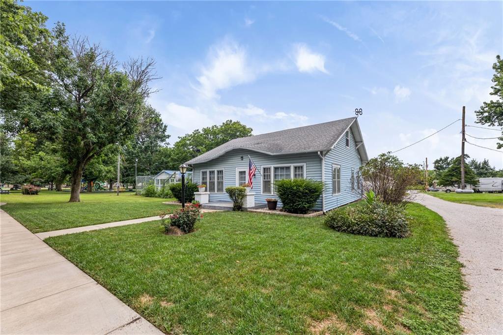 130 N Center Ave, Williamsburg, KS 66095