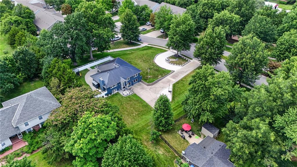 3204 SW Shadow Brook Dr, Blue Springs, MO 64015