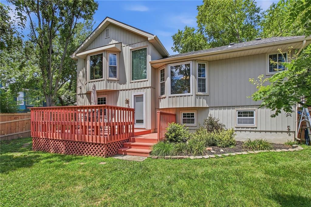 9505 W 47th Ter, Shawnee, KS 66203