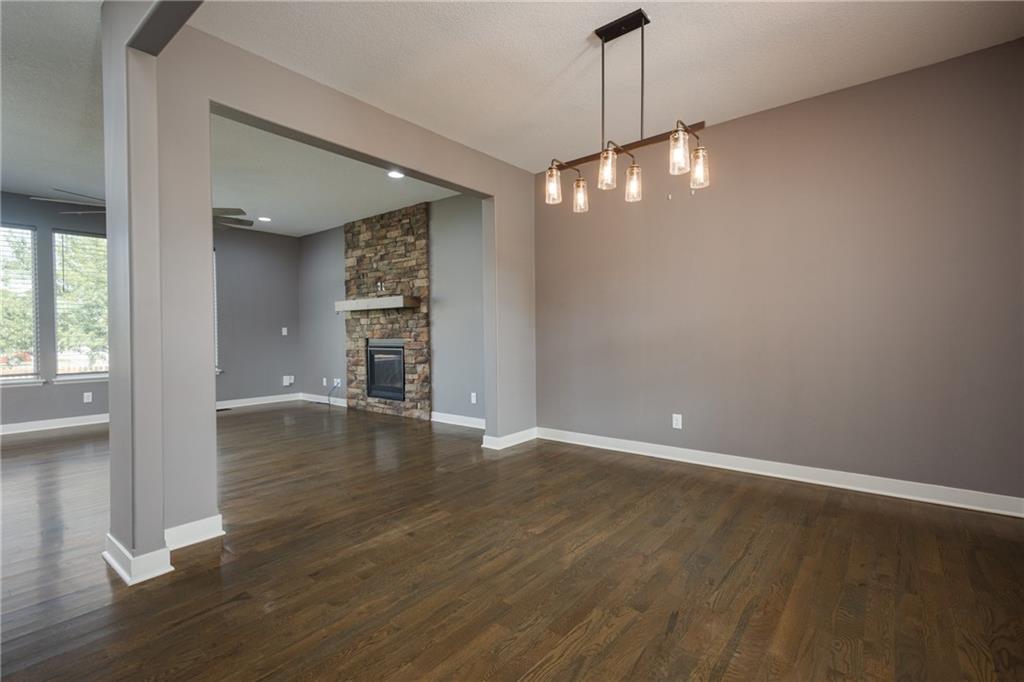 1802 Verbena Ave, Greenwood, MO 64034