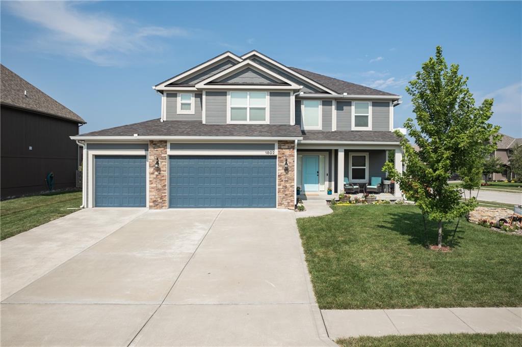 1802 Verbena Ave, Greenwood, MO 64034