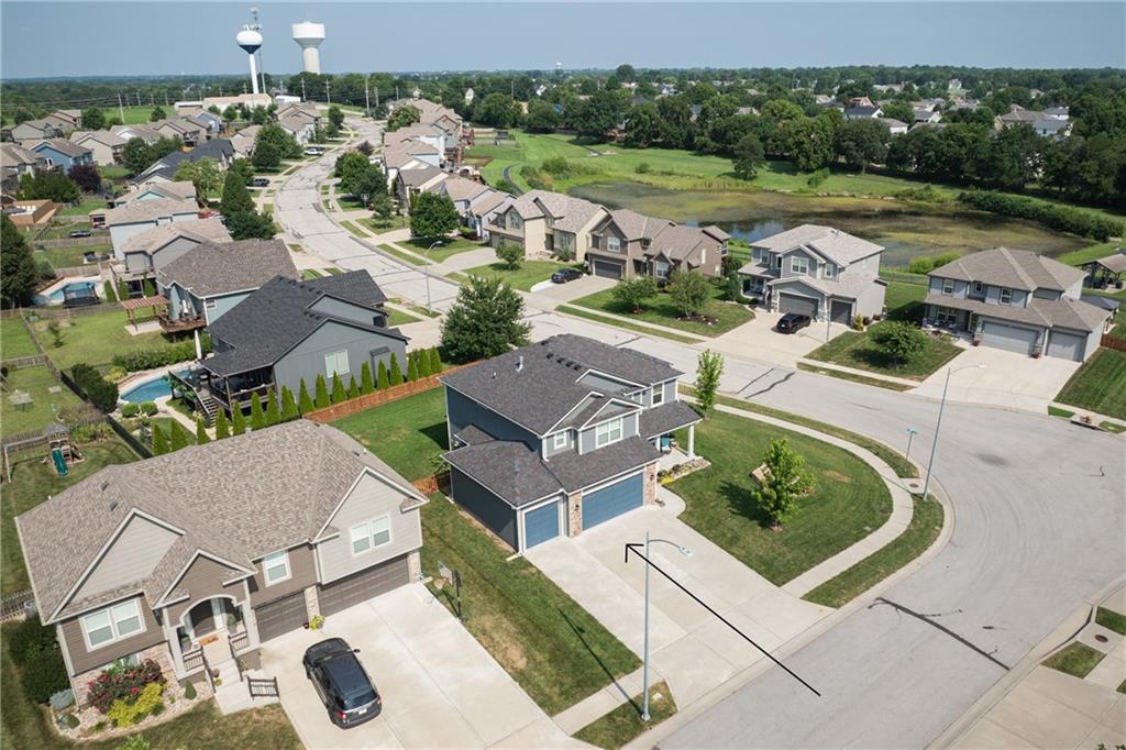 1802 Verbena Ave, Greenwood, MO 64034
