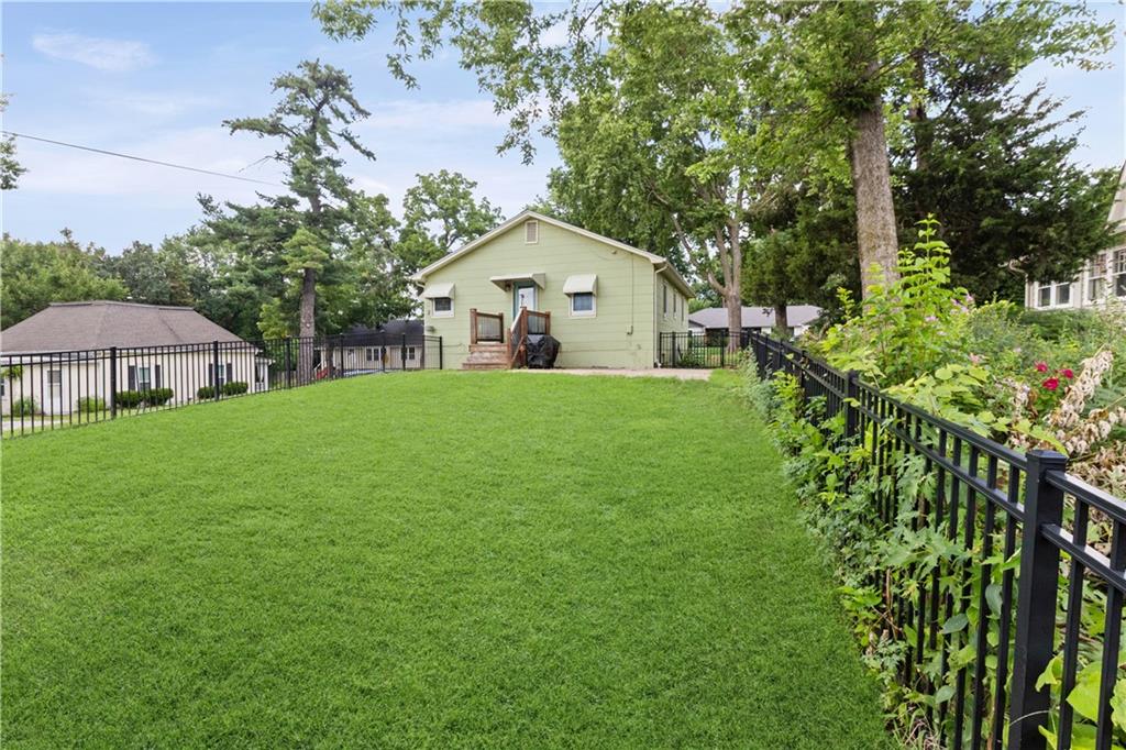 201 E Hurt St, Liberty, MO 64068