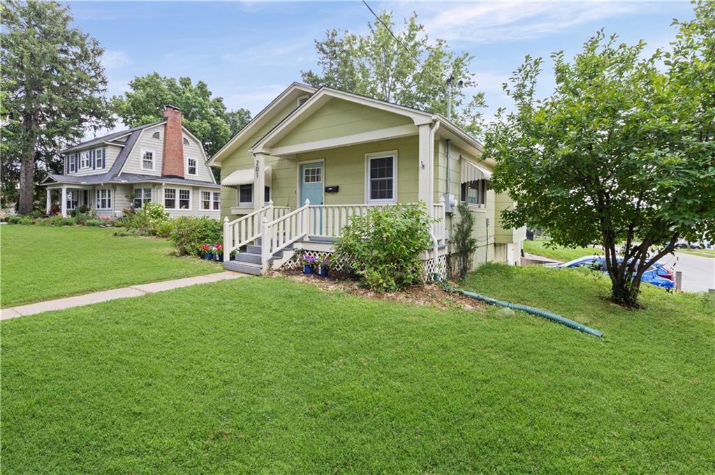 201 E Hurt St, Liberty, MO 64068