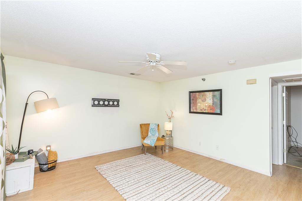 2330 NE 68th St #1, Kansas City, MO 64118
