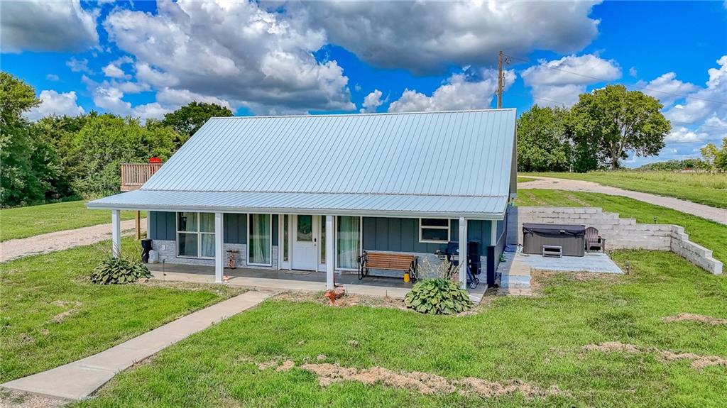 938 SW 13 Hw, Leeton, MO 64761
