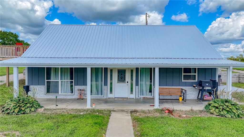938 SW 13 Hw, Leeton, MO 64761