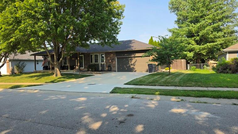 809 SW Hereford Dr, Grain Valley, MO 64029