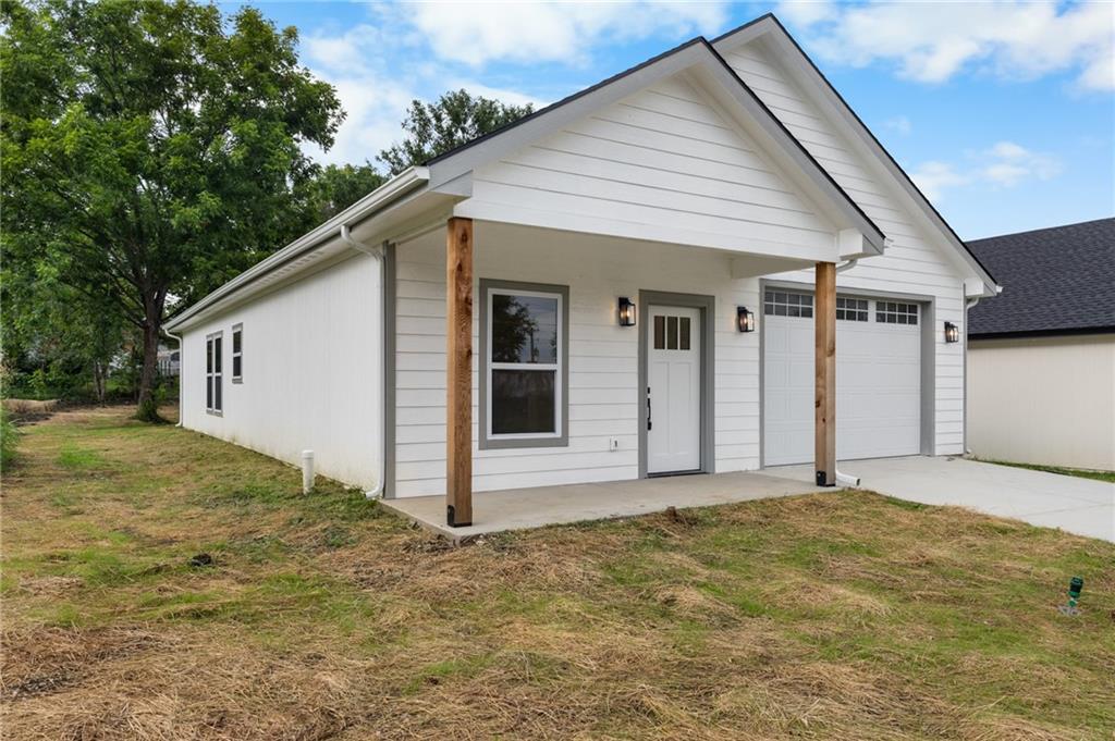 912 Chestnut Ave, Osawatomie, KS 66064