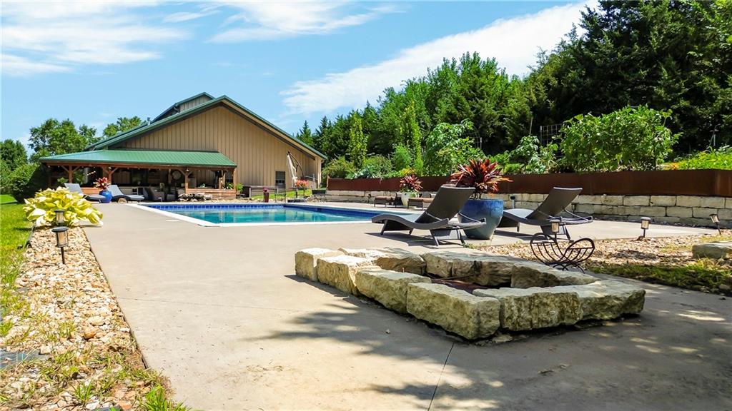 31305 W 89th St, De Soto, KS 66018