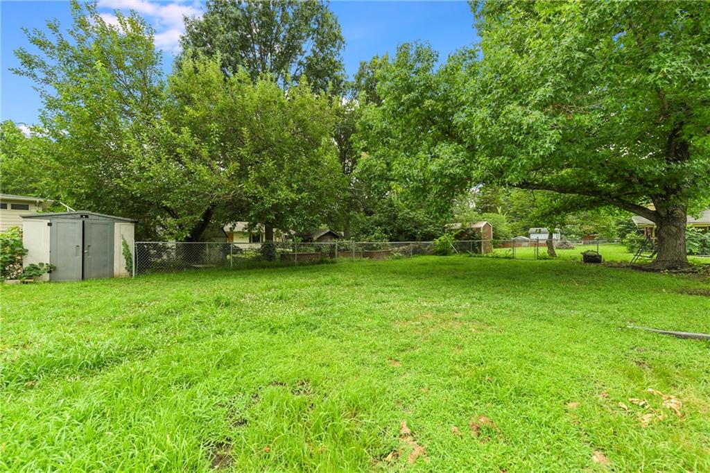 11 Crestview Dr, Paola, KS 66071