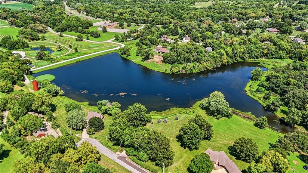 9000 Oak Country Ln, De Soto, KS 66018