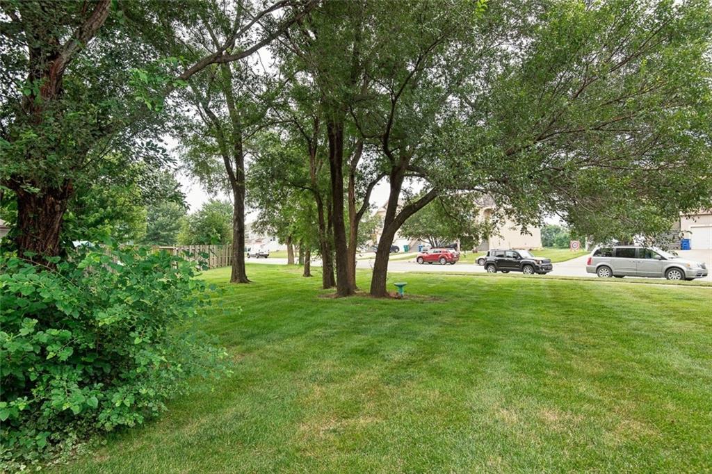 724 S Woodson Ln, Gardner, KS 66030