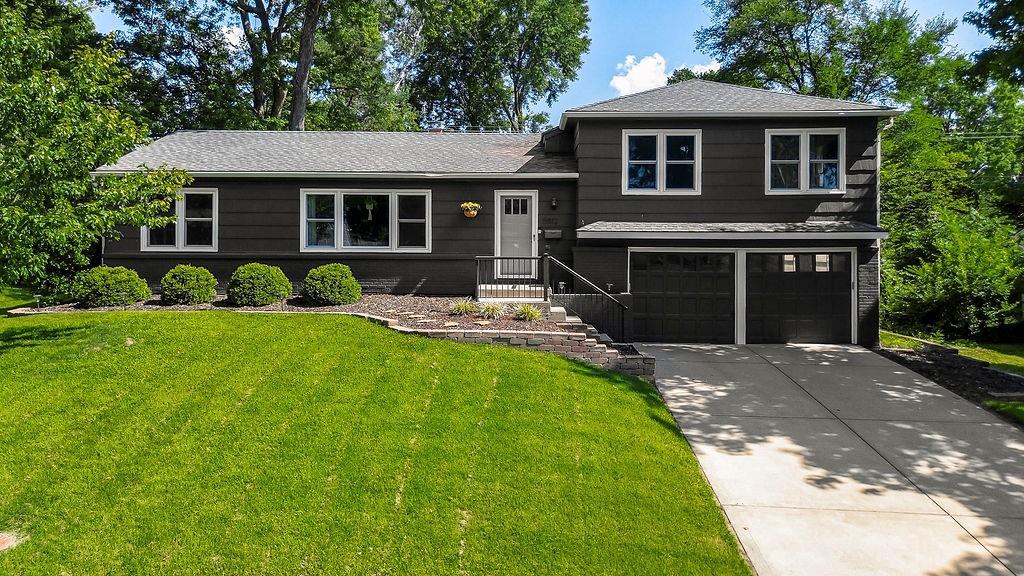 5812 W 101st Ter, Overland Park, KS 66207