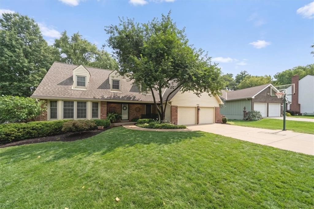 8262 W 117th St, Overland Park, KS 66210