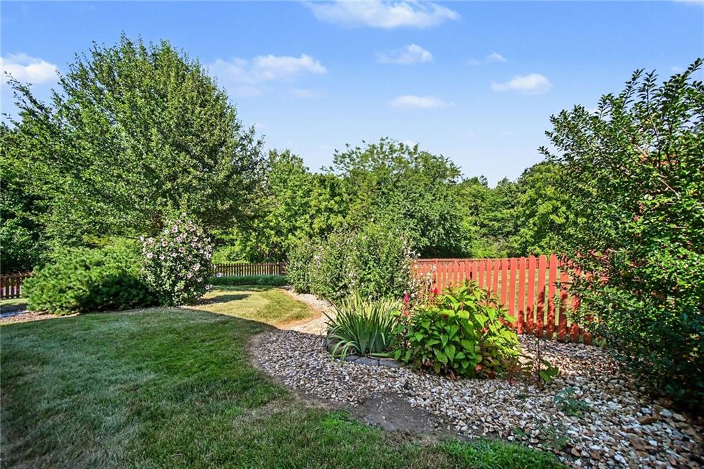 2004 NE 196th Pl, Smithville, MO 64089