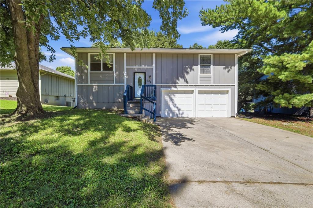 732 N Mohican Dr, Independence, MO 64056