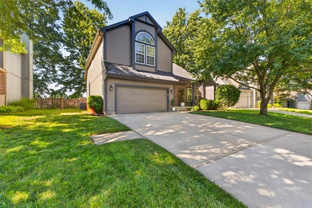 108 NE Gaslight Ln, Blue Springs, MO 64014