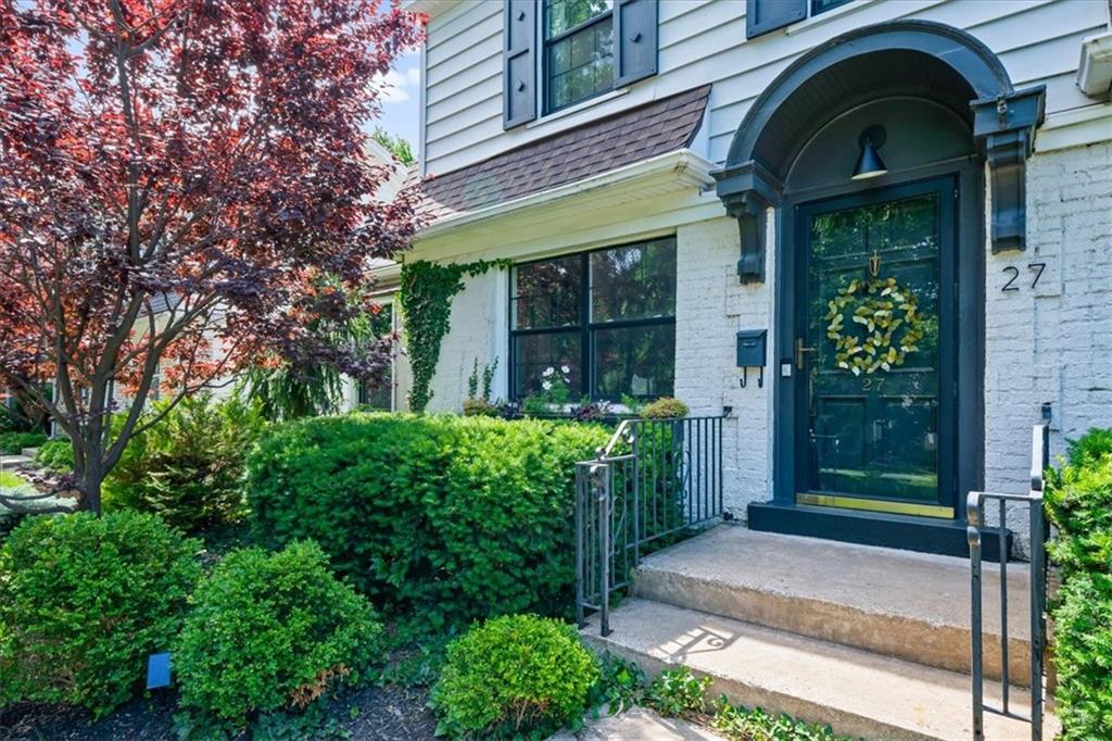 27 W Winthrope Rd, Kansas City, MO 64113